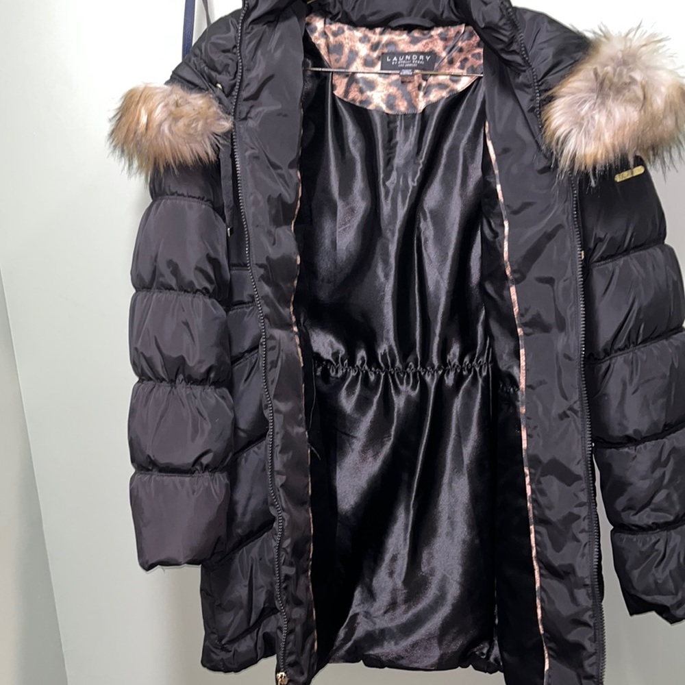 Brand new Laundry by Shelli Segal jacket. Item has never been worned but no tag